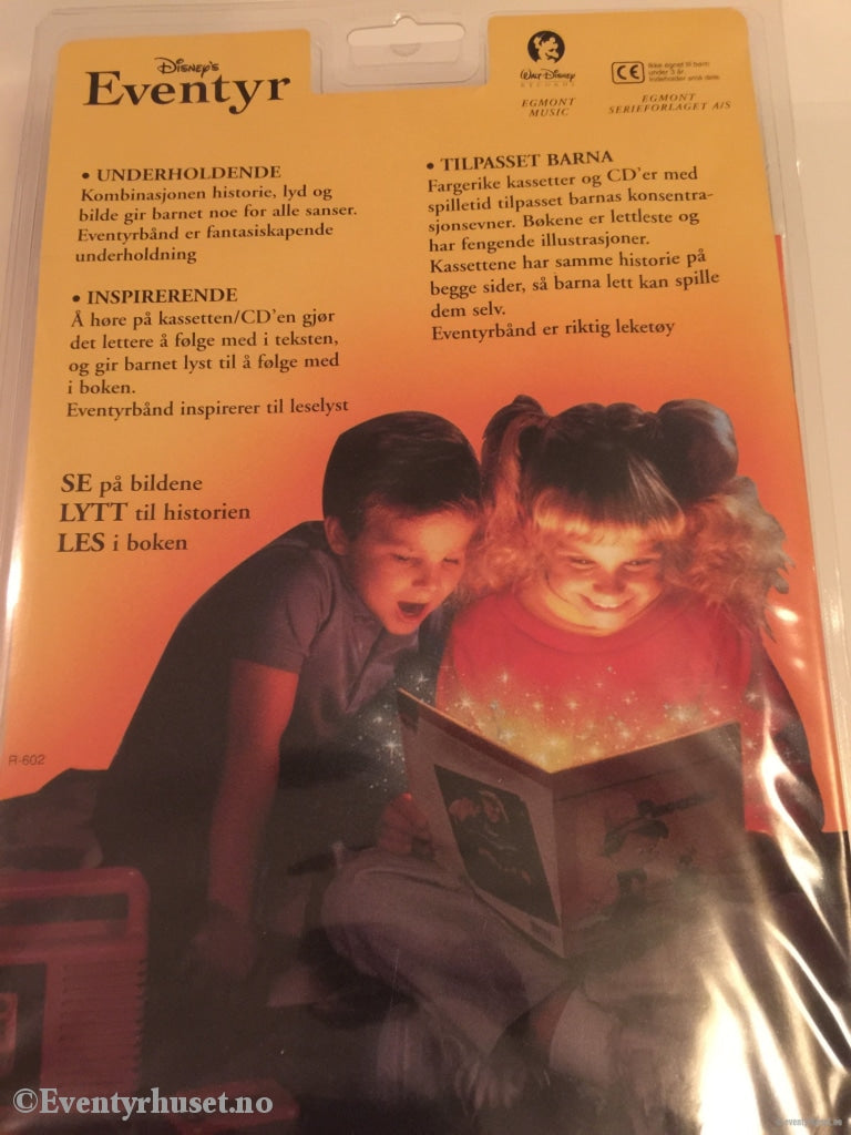 _117 Disney Eventyrbånd. Bambi. Komplett I Eske. Eventyrbånd