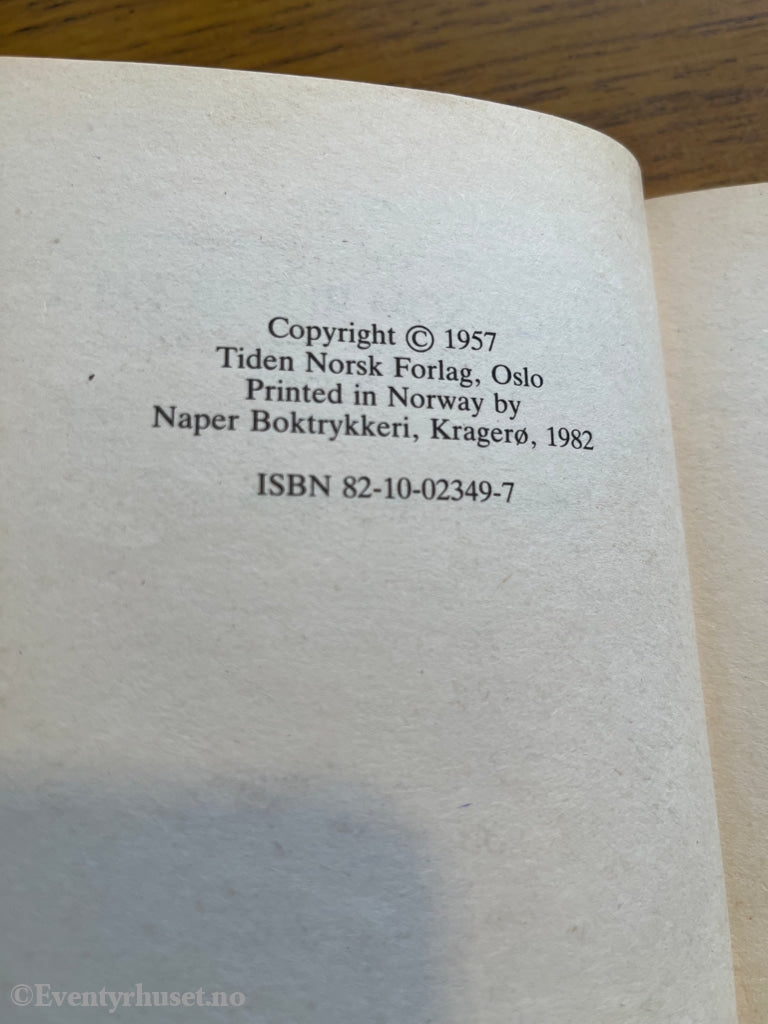 Alf Prøysen. 1957. Kjerringa som ble så lita som ei teskje. Bok.
