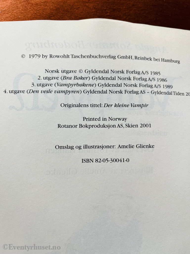 Angela Sommer - Bodenburg. 1985/01. Den Vesle Vampyren. Fortelling