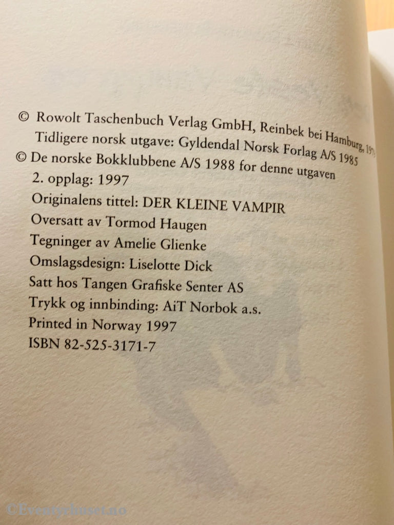 Angela Sommer - Bodenburg. 1997 (1979). Den Vesle Vampyren. Fortelling