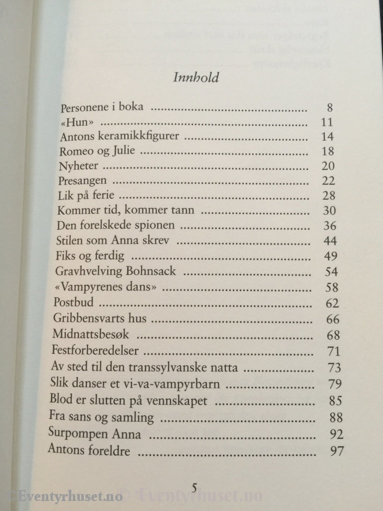 Angela Sommer-Bodenburg. 2001 (1987). Den Vesle Vampyren Og Den Store Kjærligheten. Fortelling