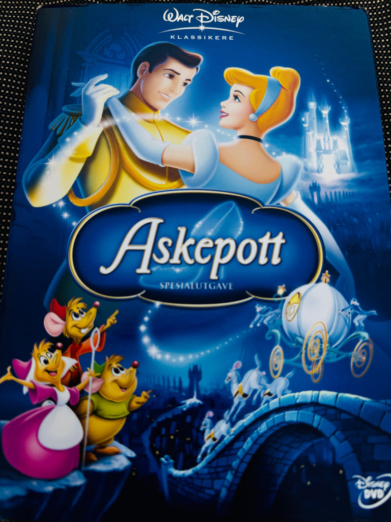 Askepott – Spesialutgave. DVD slipcase.