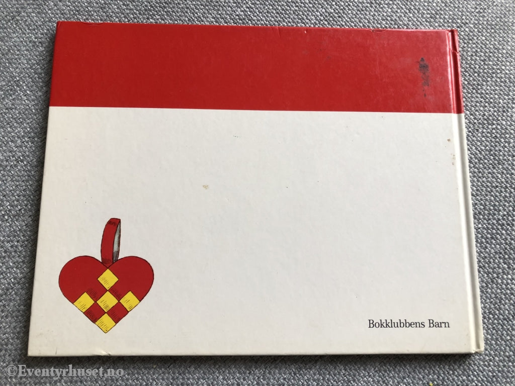 Astrid Lindgren. 1983. Jul I Bakkebygrenda. Fortelling