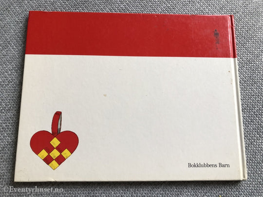 Astrid Lindgren. 1983. Jul I Bakkebygrenda. Fortelling