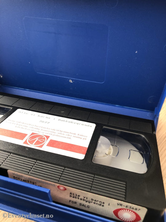 Astrid Lindgren. 1986. Alle Vi Barna I Bakkebygrenda. Vhs. Vhs