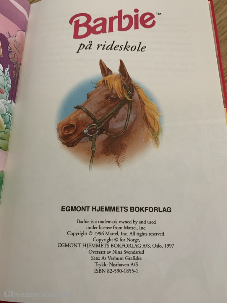 Barbie Bokklubben. På Rideskole. 1997. Fortelling