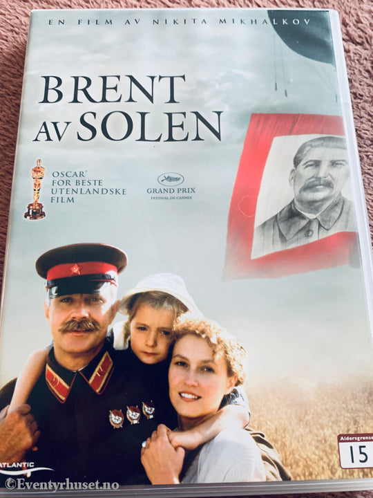 Brent av solen (1994). DVD.
