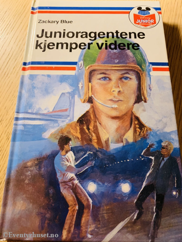Disney Junior Bokklubb. Zackary Blue. Junioragentene Kjemper Videre. Fortelling