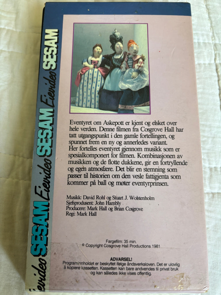 Download / Stream: Askepott. 1981. VHS SB Slipcase. Norwegian distribution. VHS