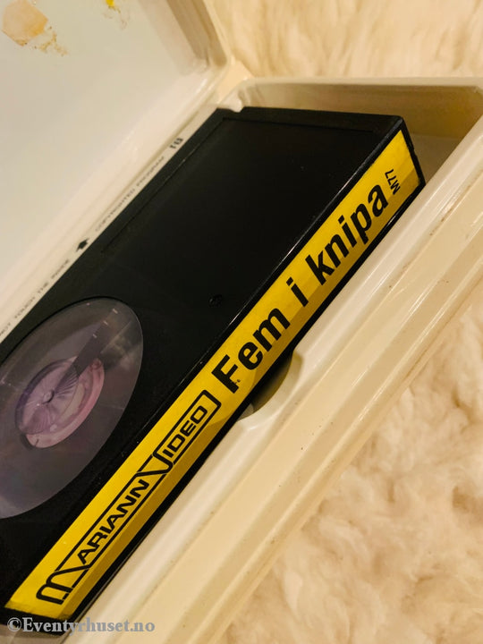 Fem I Knipa. Beta-Film. Beta