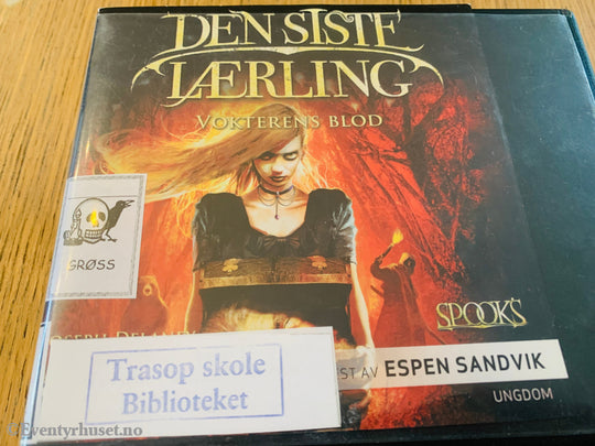 Joseph Delaney. Den siste lærling: Vokterens blod. 2015. Lydbok på CD.