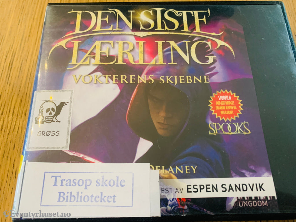 Joseph Delaney. Den siste lærling: Vokterens skjebne. 2014. Lydbok på CD.