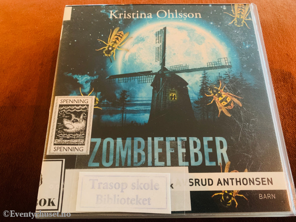 Kristina Ohlsson. Zombifeber. 2013. Lydbok på CD.