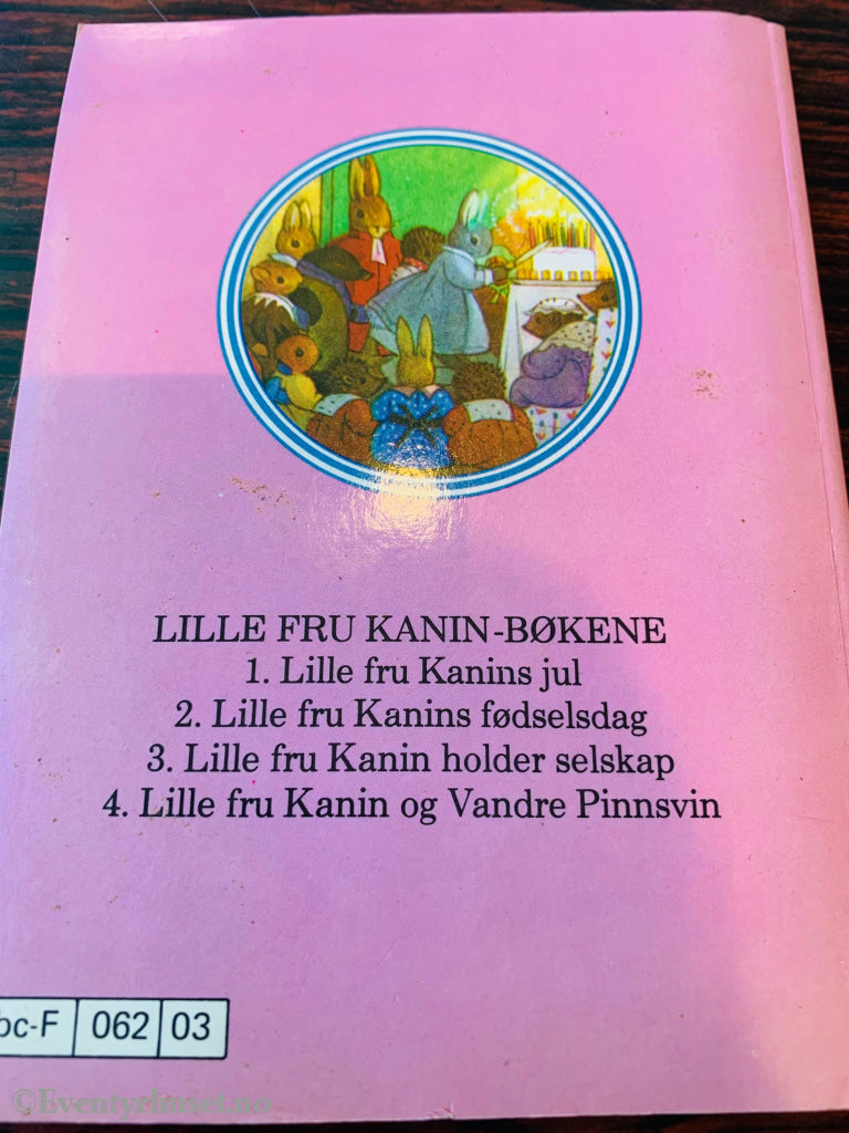 Lille Fru Kanins Fødselsdag. 1978. Småtroll Bøkene. Fortelling
