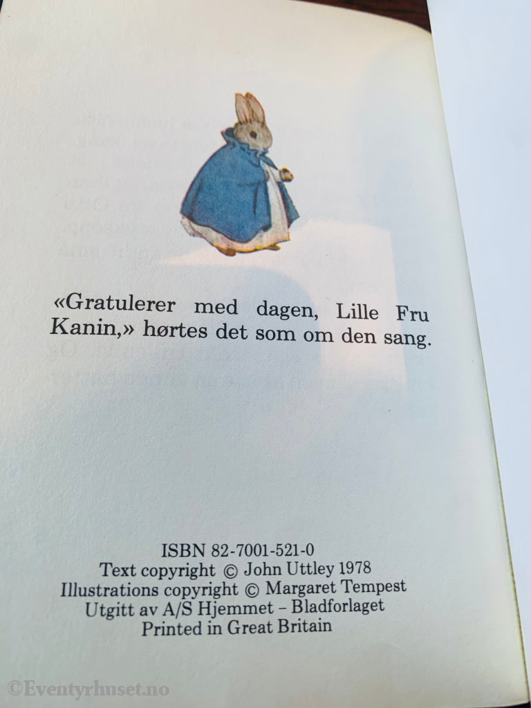 Lille Fru Kanins Fødselsdag. 1978. Småtroll Bøkene. Fortelling