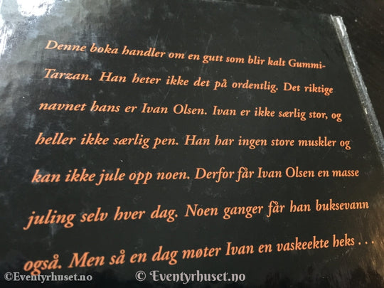 Ole Lund Kirkegaard. 2001 (1975). Gummi-Tarzan. Fortelling