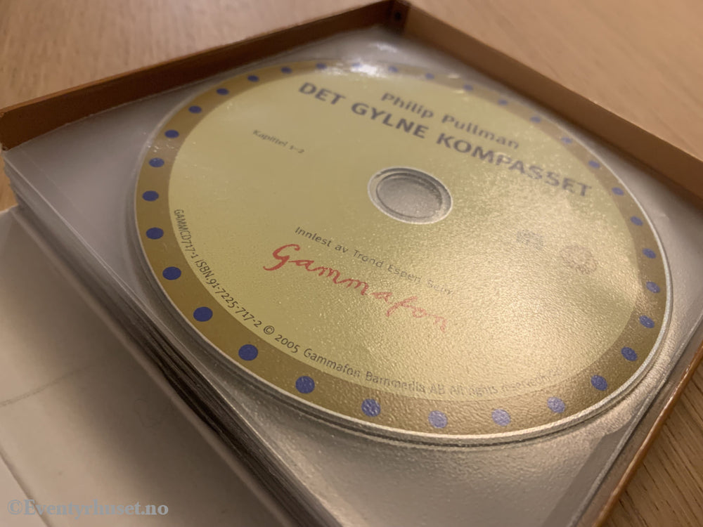 Philip Pullman. 1995/05. Det Gylne Kompasset. Den Mørke Materien 1. Lydbok På 12 X Cd.