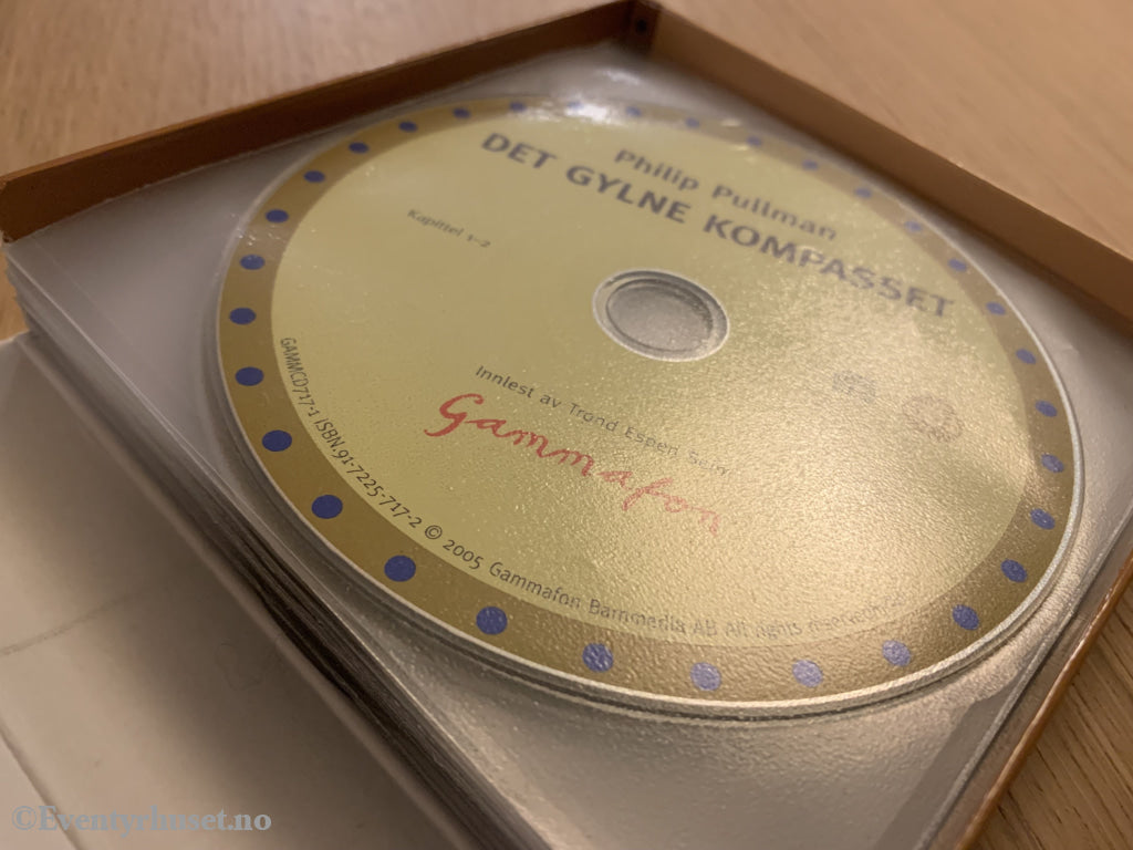 Philip Pullman. 1995/05. Det Gylne Kompasset. Den Mørke Materien 1. Lydbok På 12 X Cd.