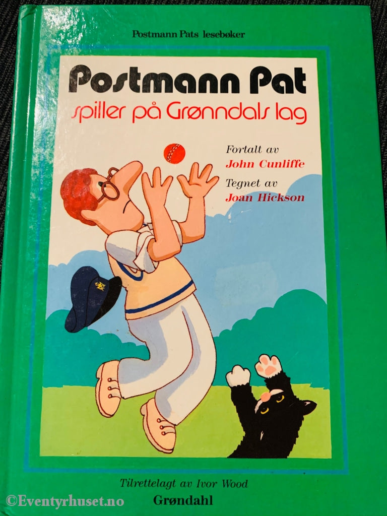 Postmann Pat spiller på Grønndals lag. 1987. – Eventyrhuset