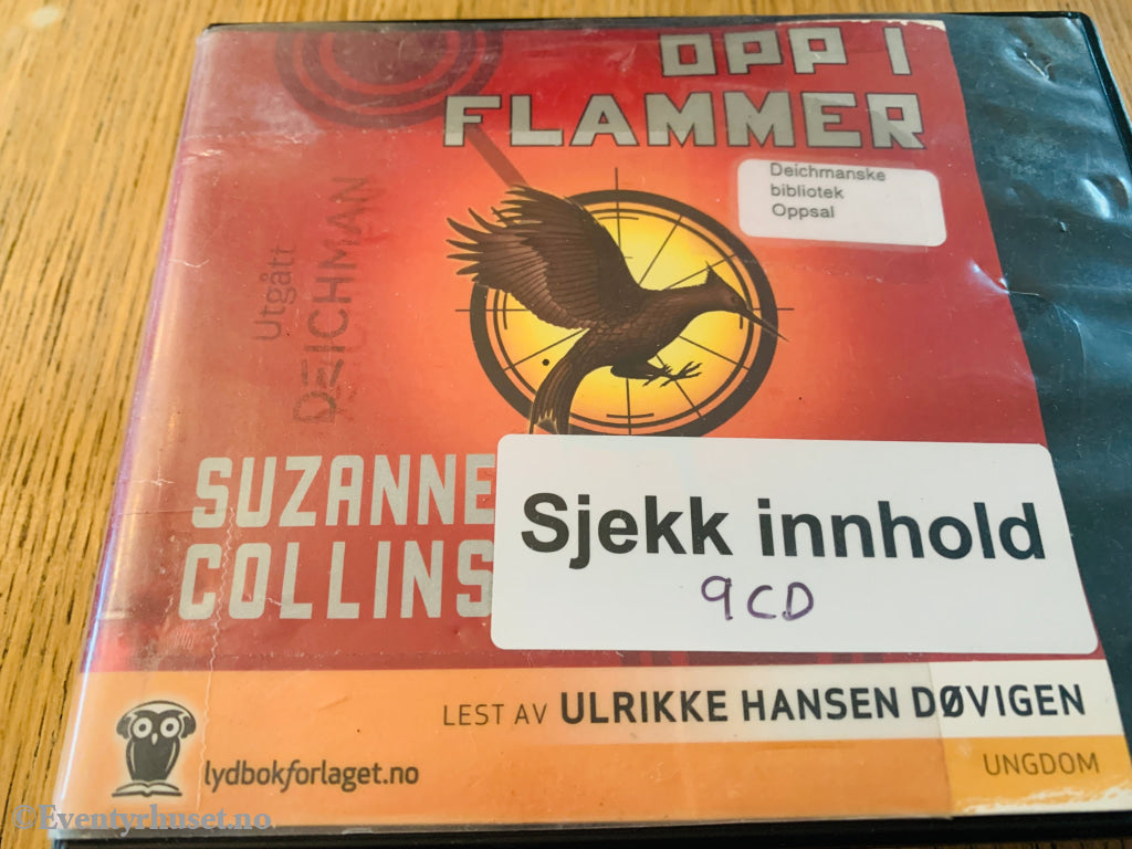 Suzanne Collins. Opp i flammer. 2009. Lydbok på CD.