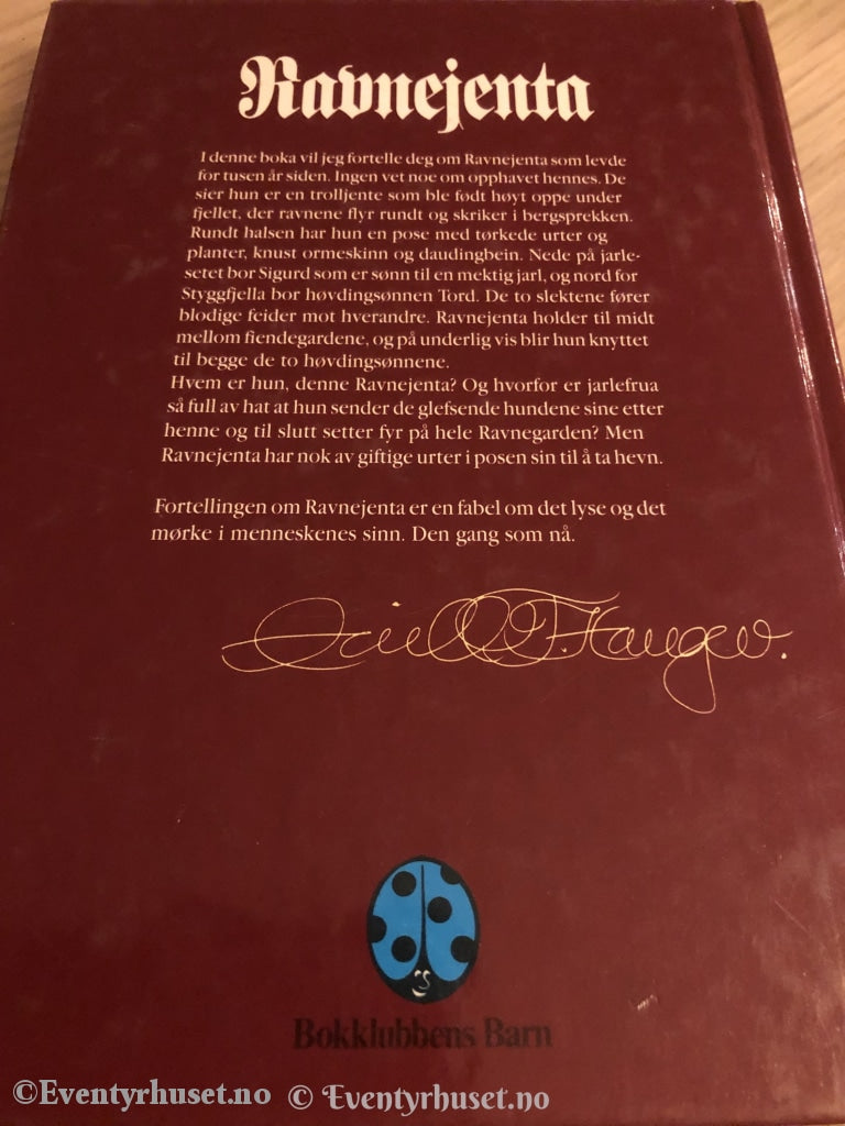 Torill Thorstad Hauger. 1990. Ravnejenta. Fortelling