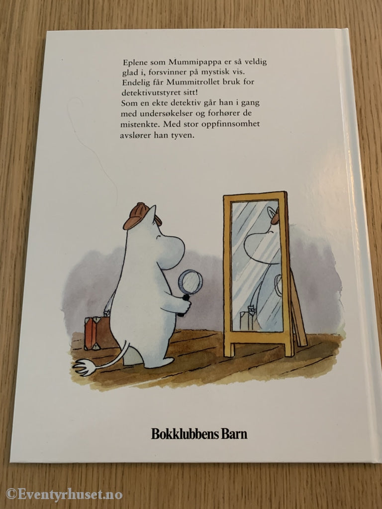 Tove Jansson. 2003. Mummitrollet Blir Detektiv. Fortelling