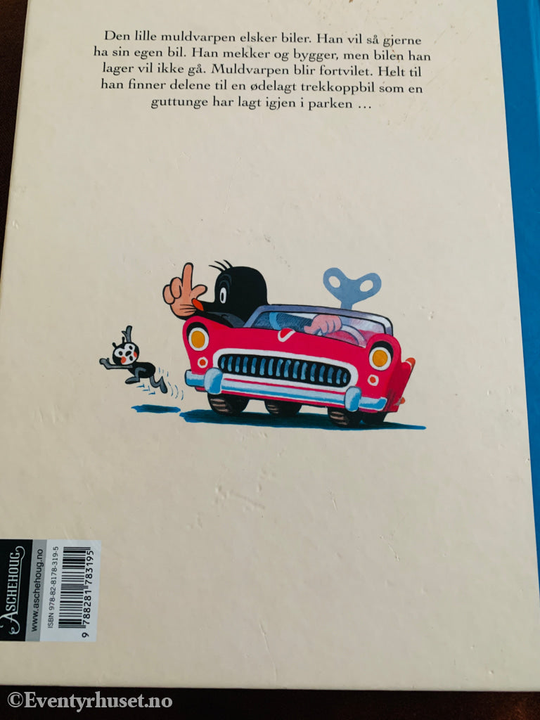 Zdeněk Miler og Eduard Petiška. Muldvarpen og trekkoppbilen. 2006. Bok.