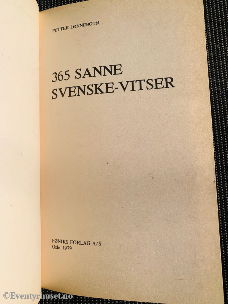 365 Sanne Svenske-Vitser. 1979. Fortelling