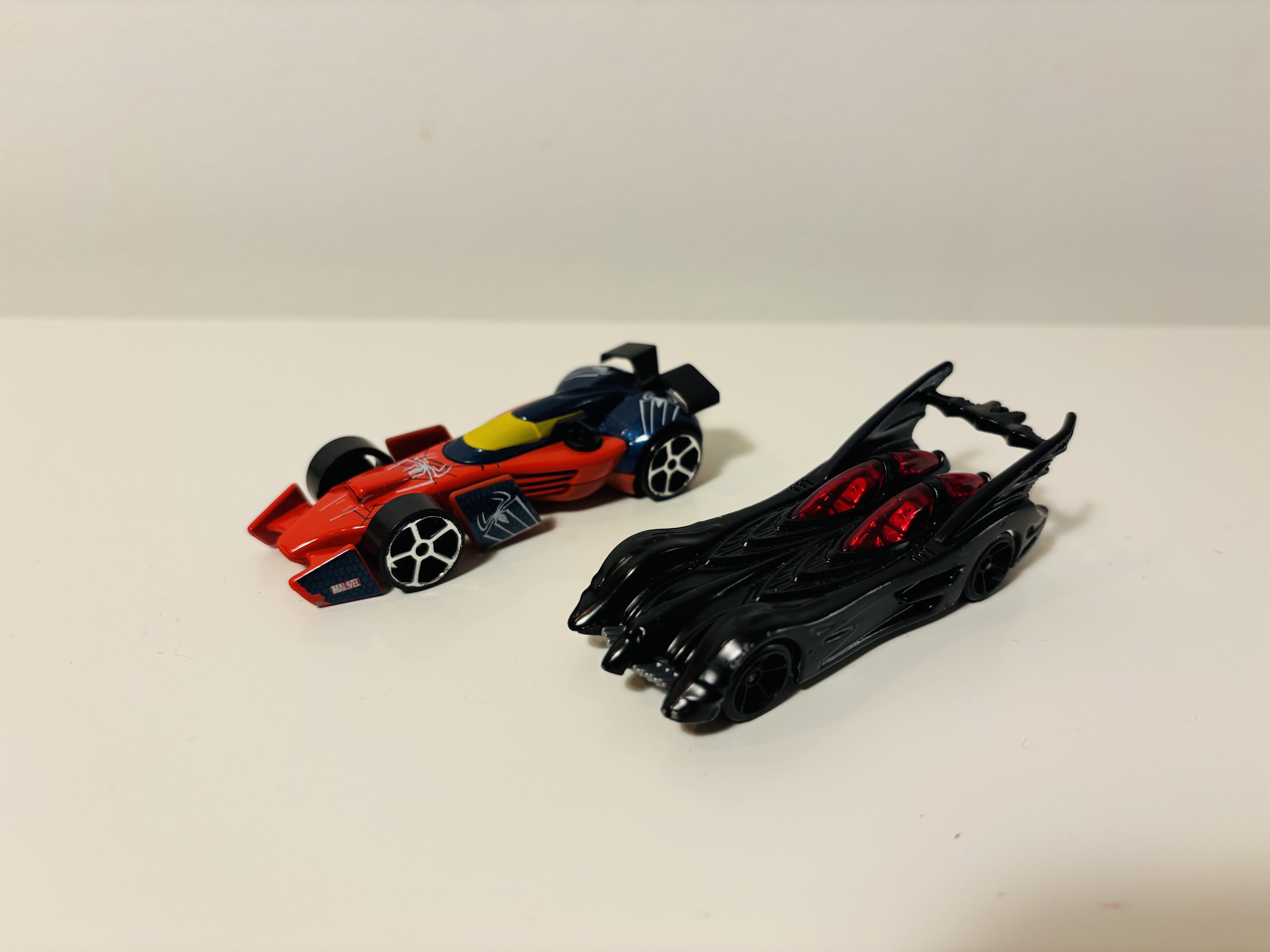 Lekebiler – Batman og Spider-Man