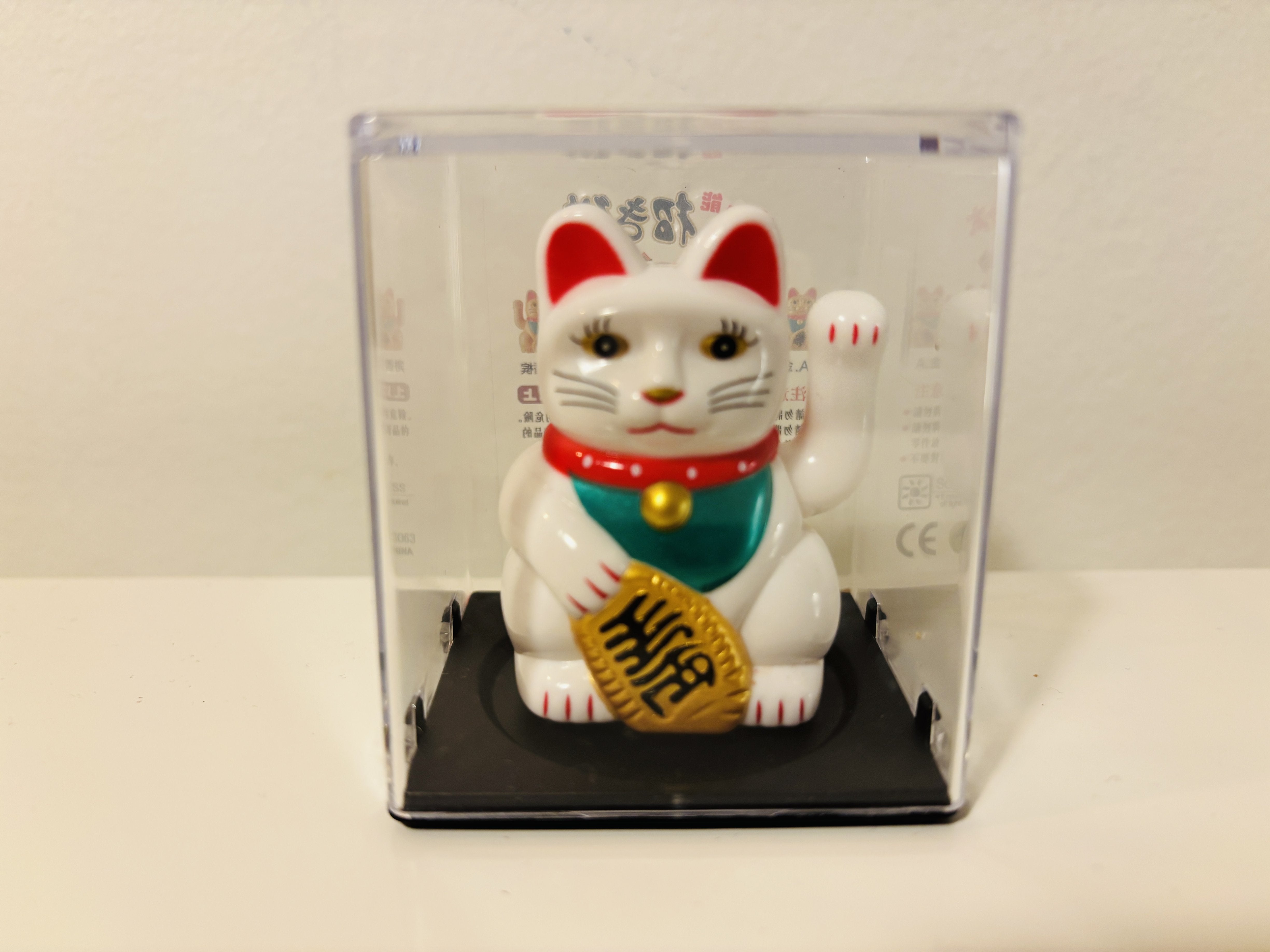 Maneki-neko Lucky Cat figur i displayboks