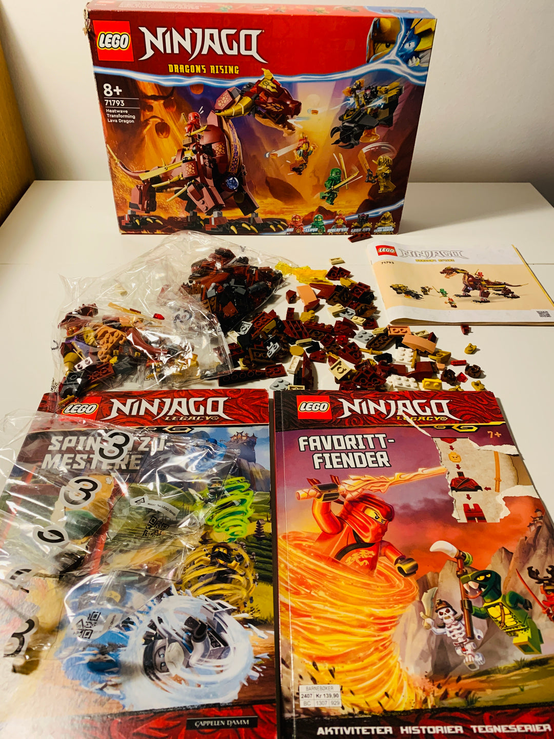LEGO Ninjago 71793 Heatwave Transforming Lava Dragon + bøker