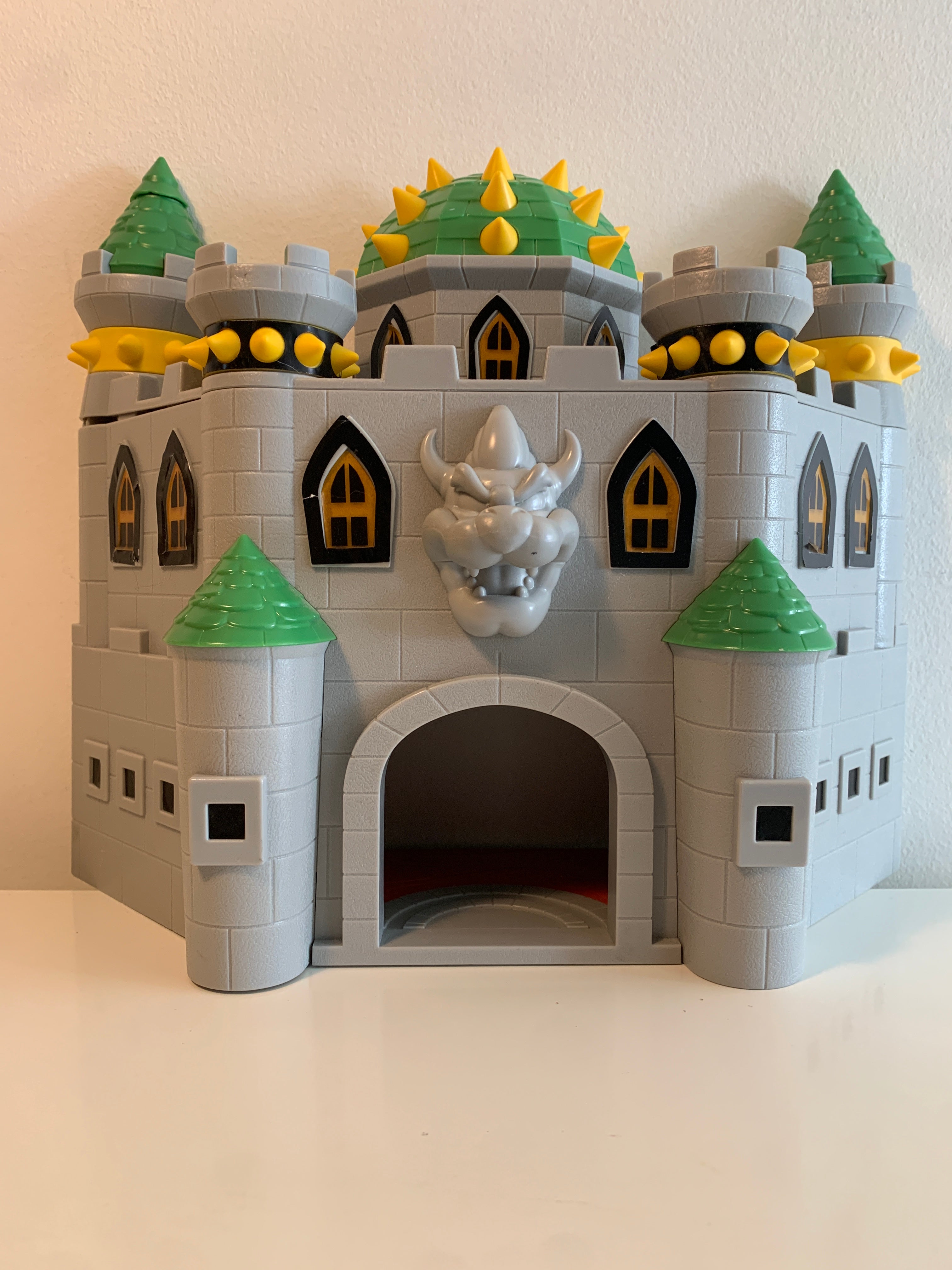 Super Mario Bowser Castle Lekesett
