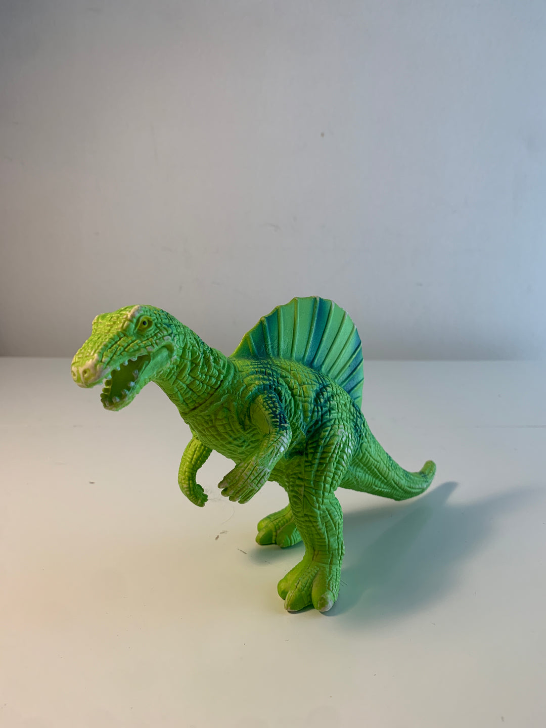 Spinosaurus lekefigur