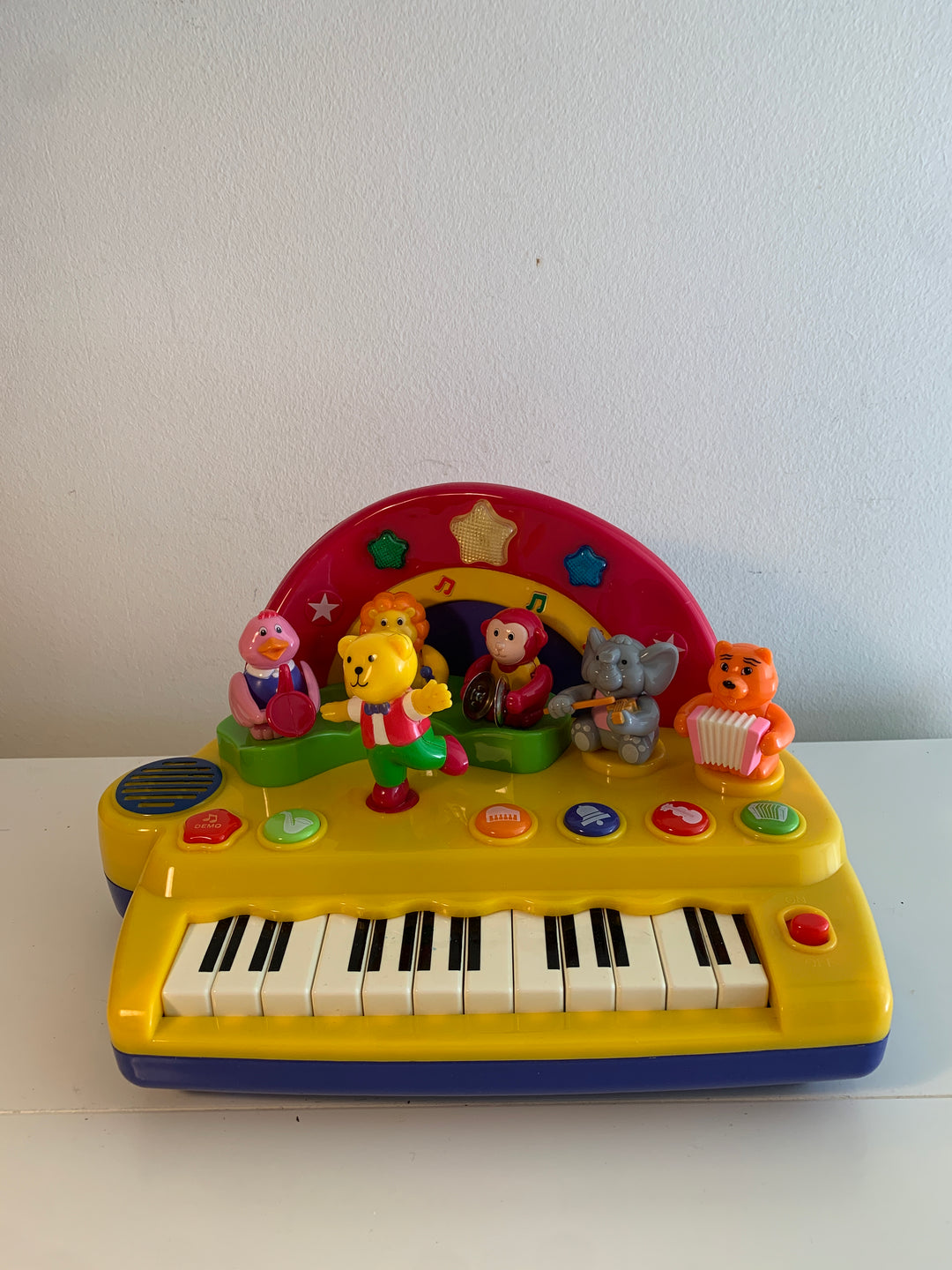 Musikalsk leketøy-keyboard for barn
