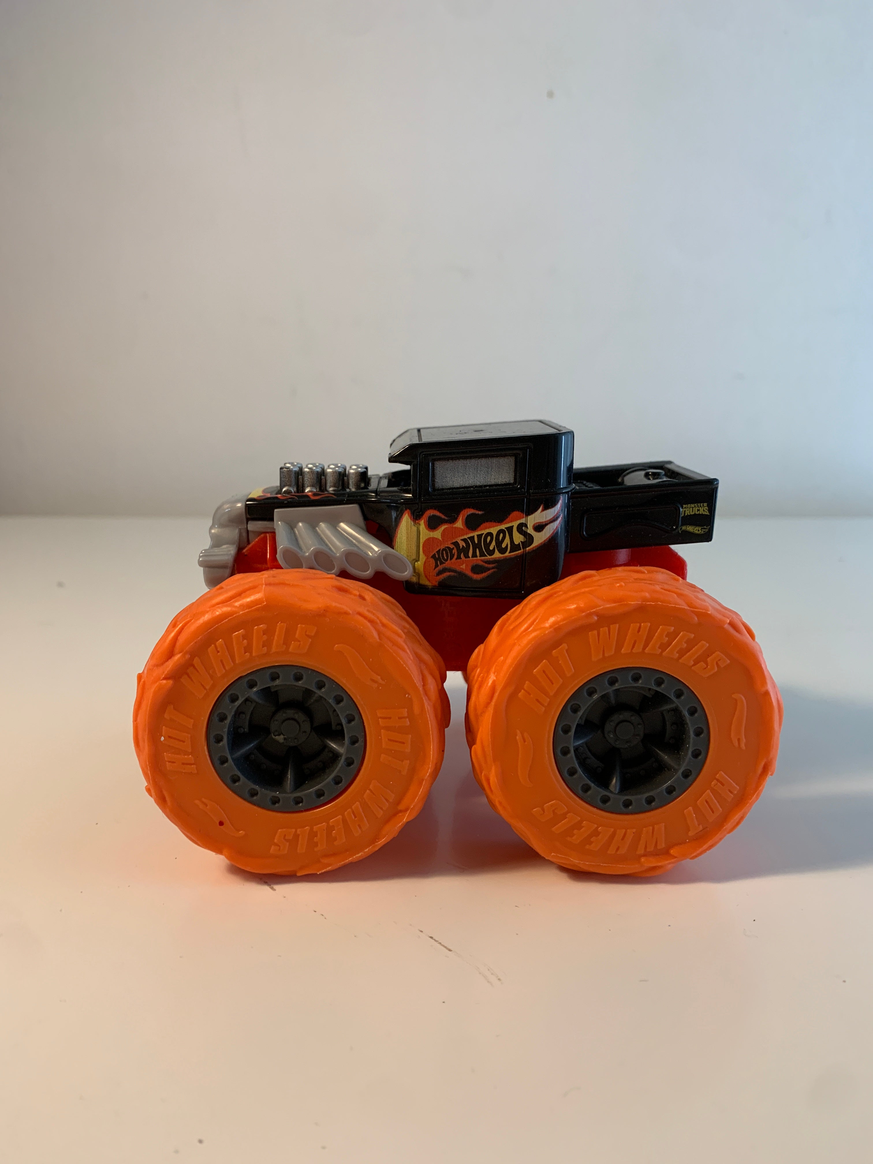 Hot Wheels Monster Truck "Bone Shaker"