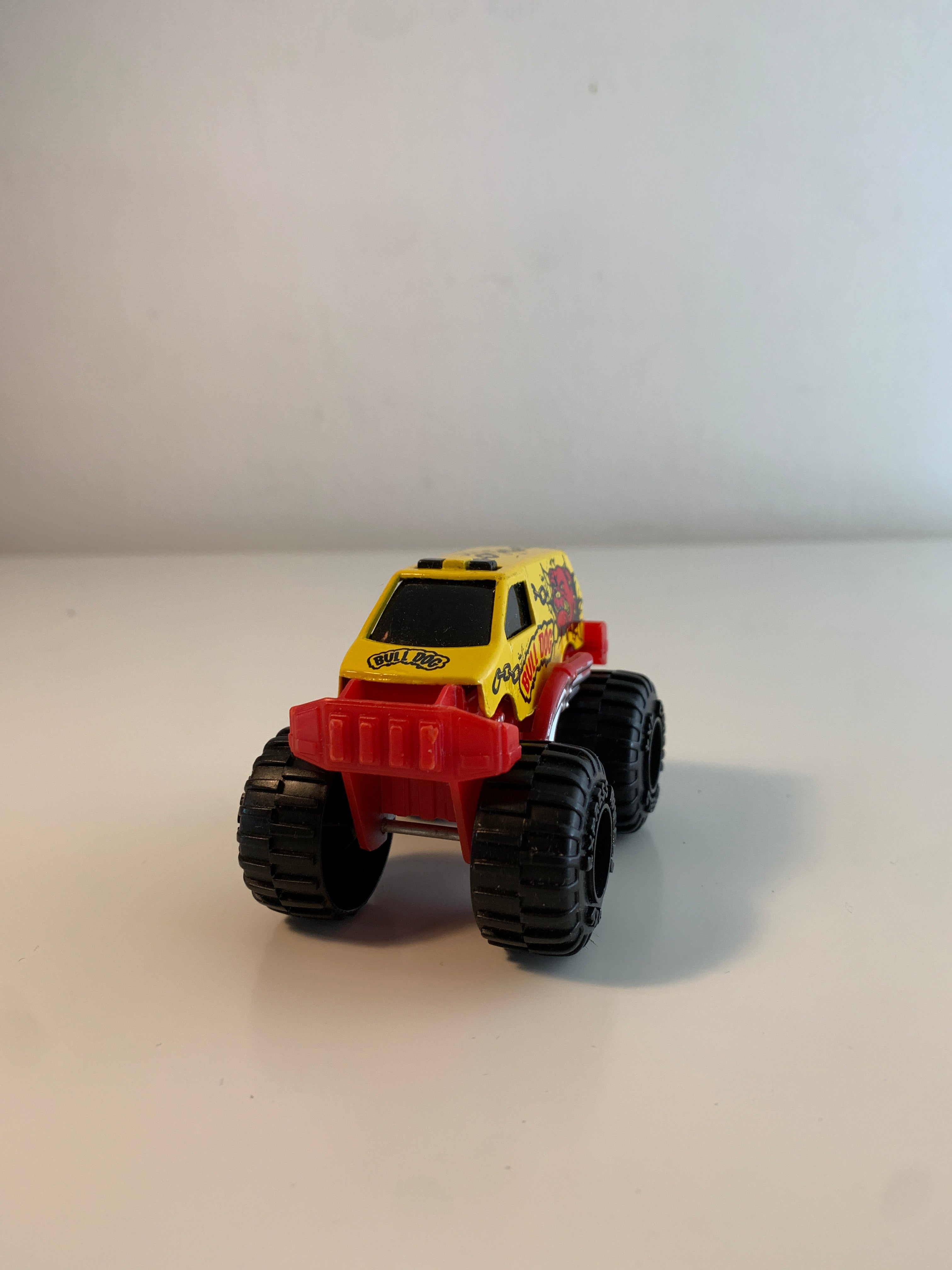 Bull Dog monstertruck leketøy