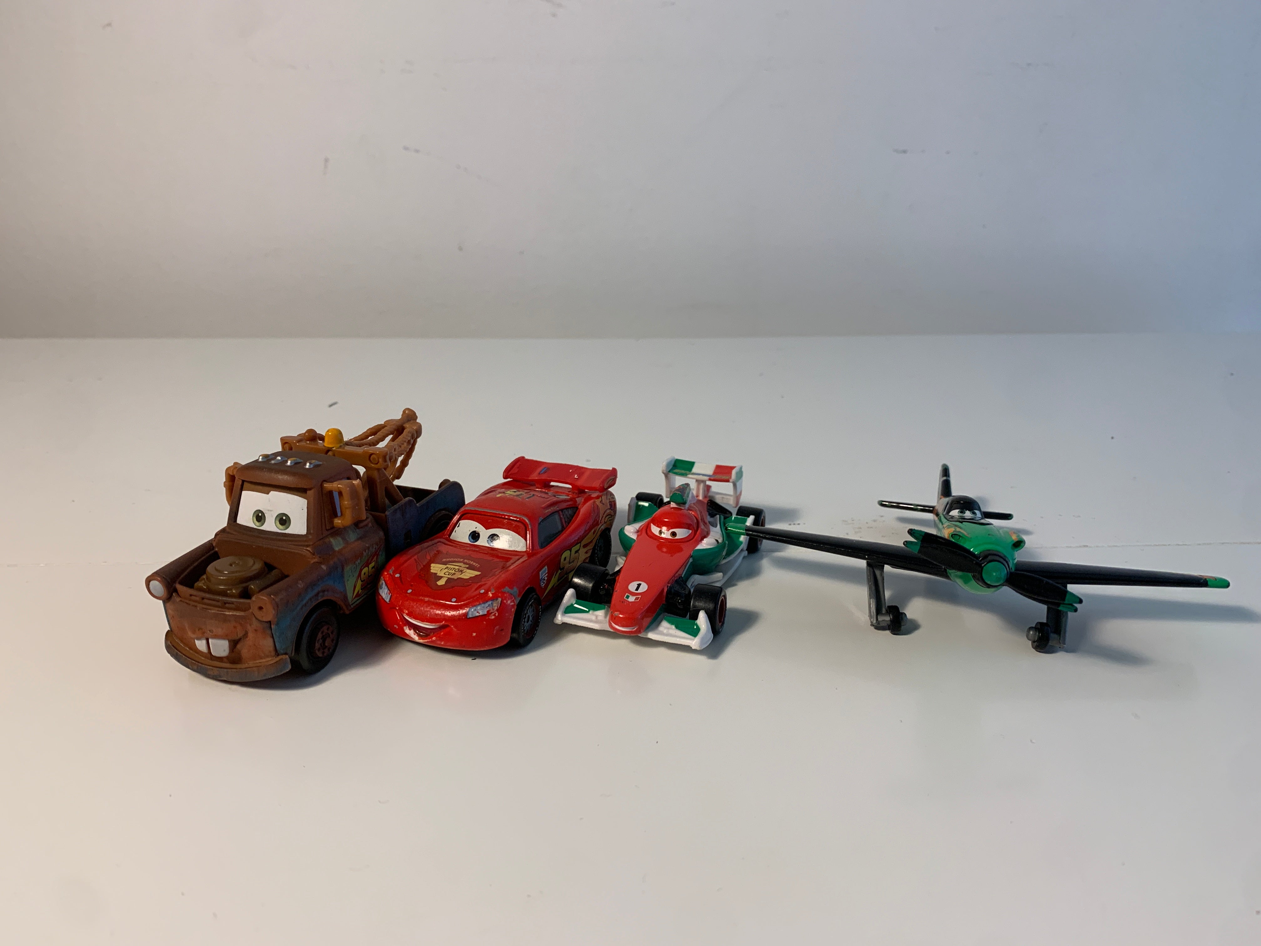 Disney Pixar Cars kjøretøy og fly