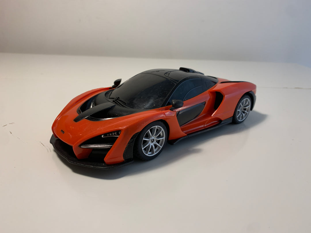 Rød sportsbilmodell – McLaren-inspirert