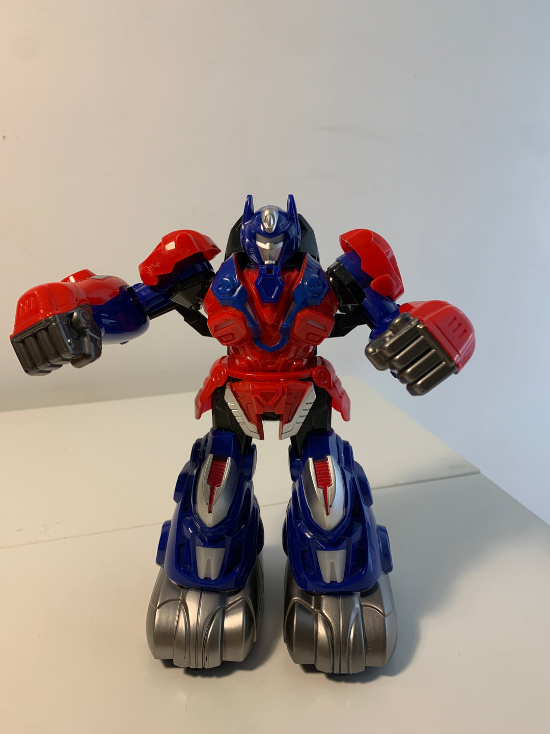 Transformer-inspirert robotfigur