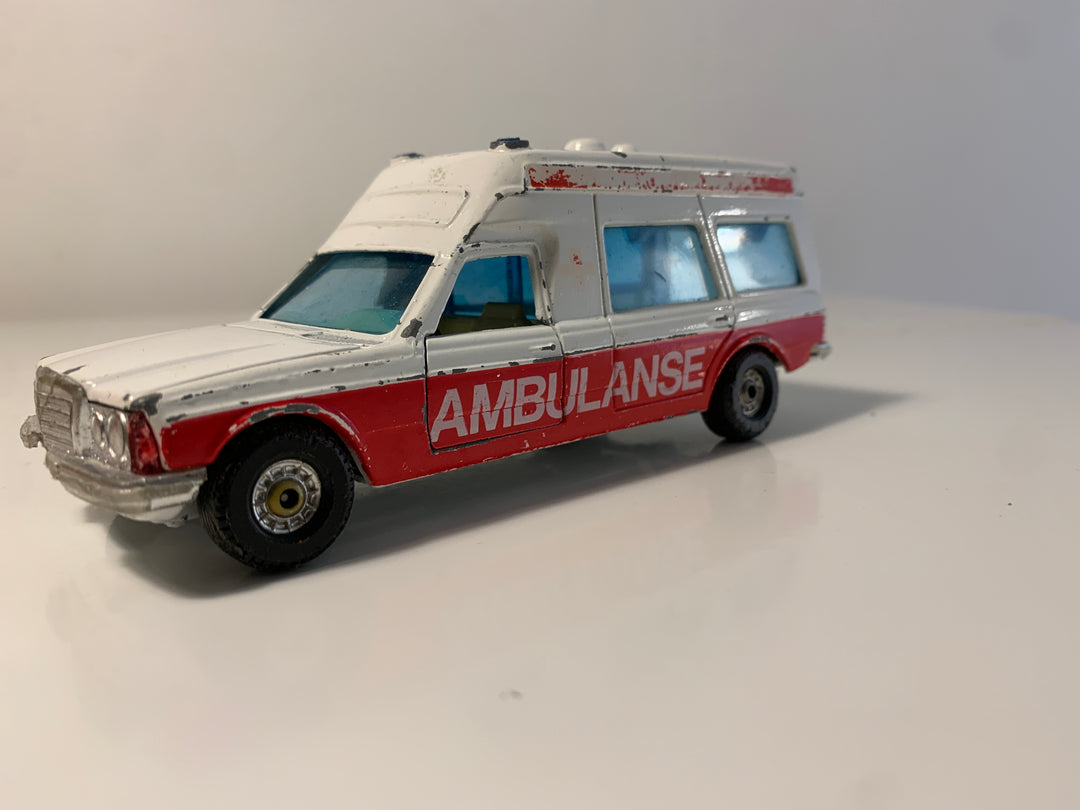 Mercedes-Benz ambulanse modellbil