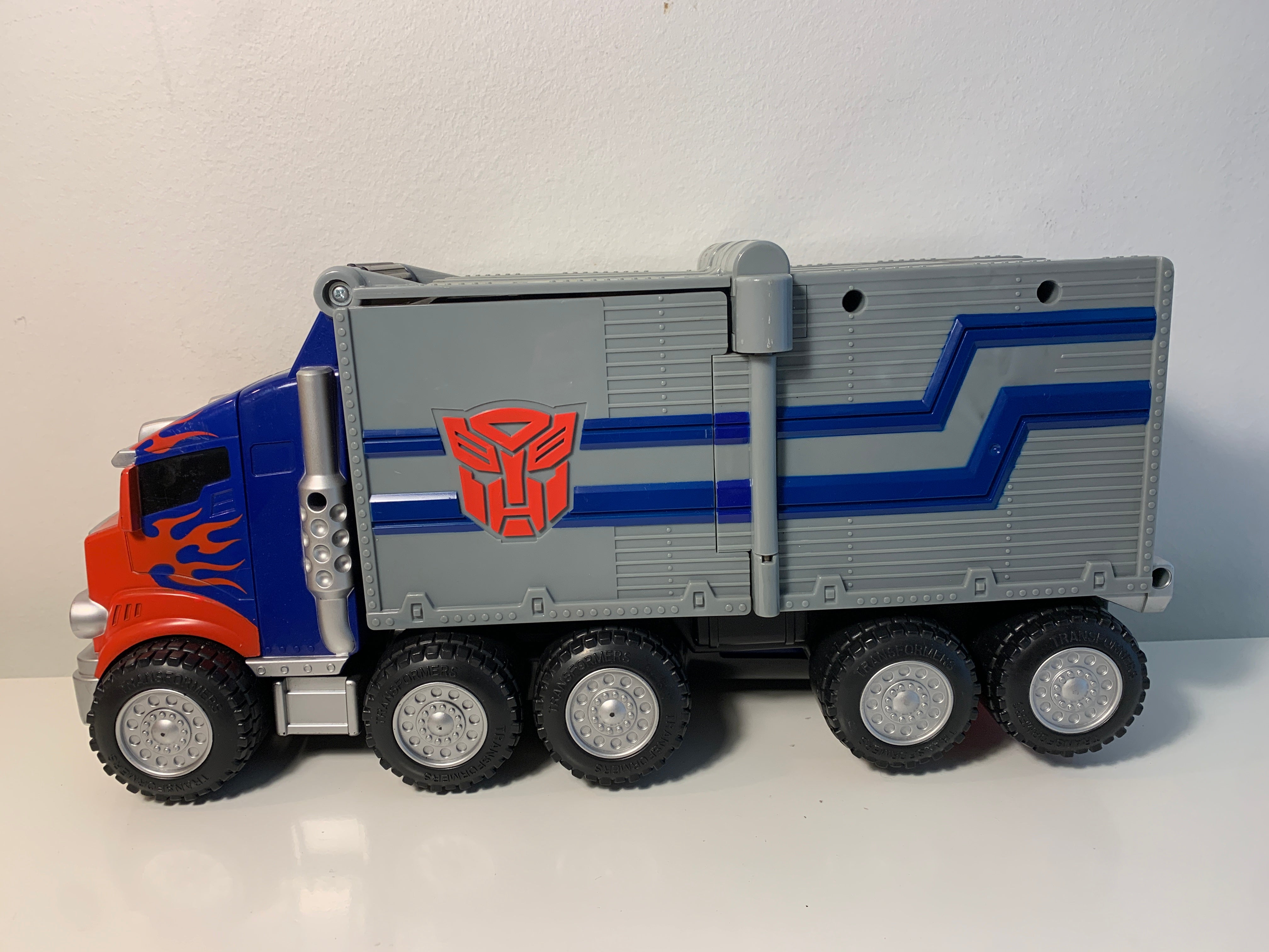 Transformers Optimus Prime lastebil (stor leke)