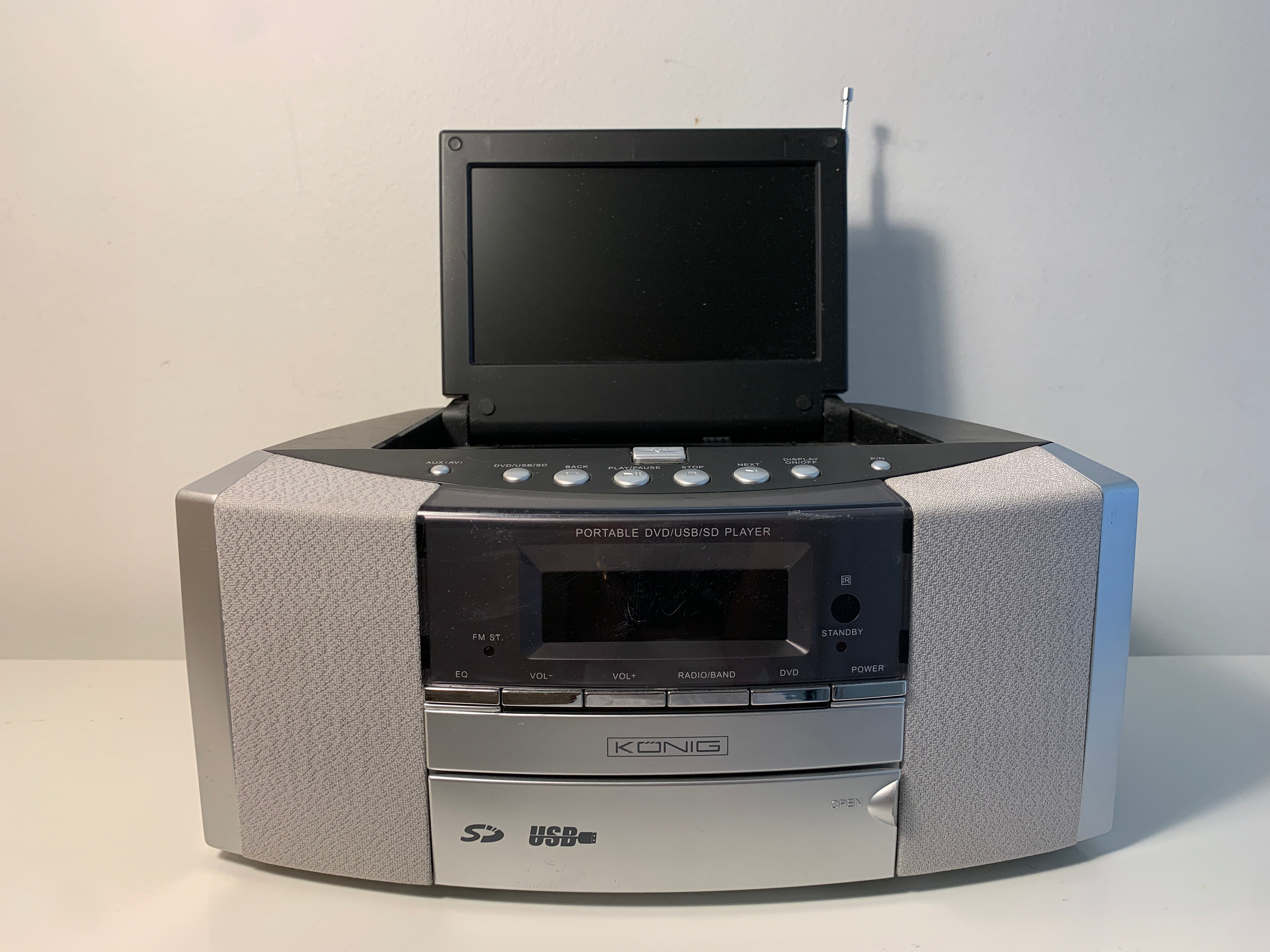 König bærbar DVD/USB/SD-spiller