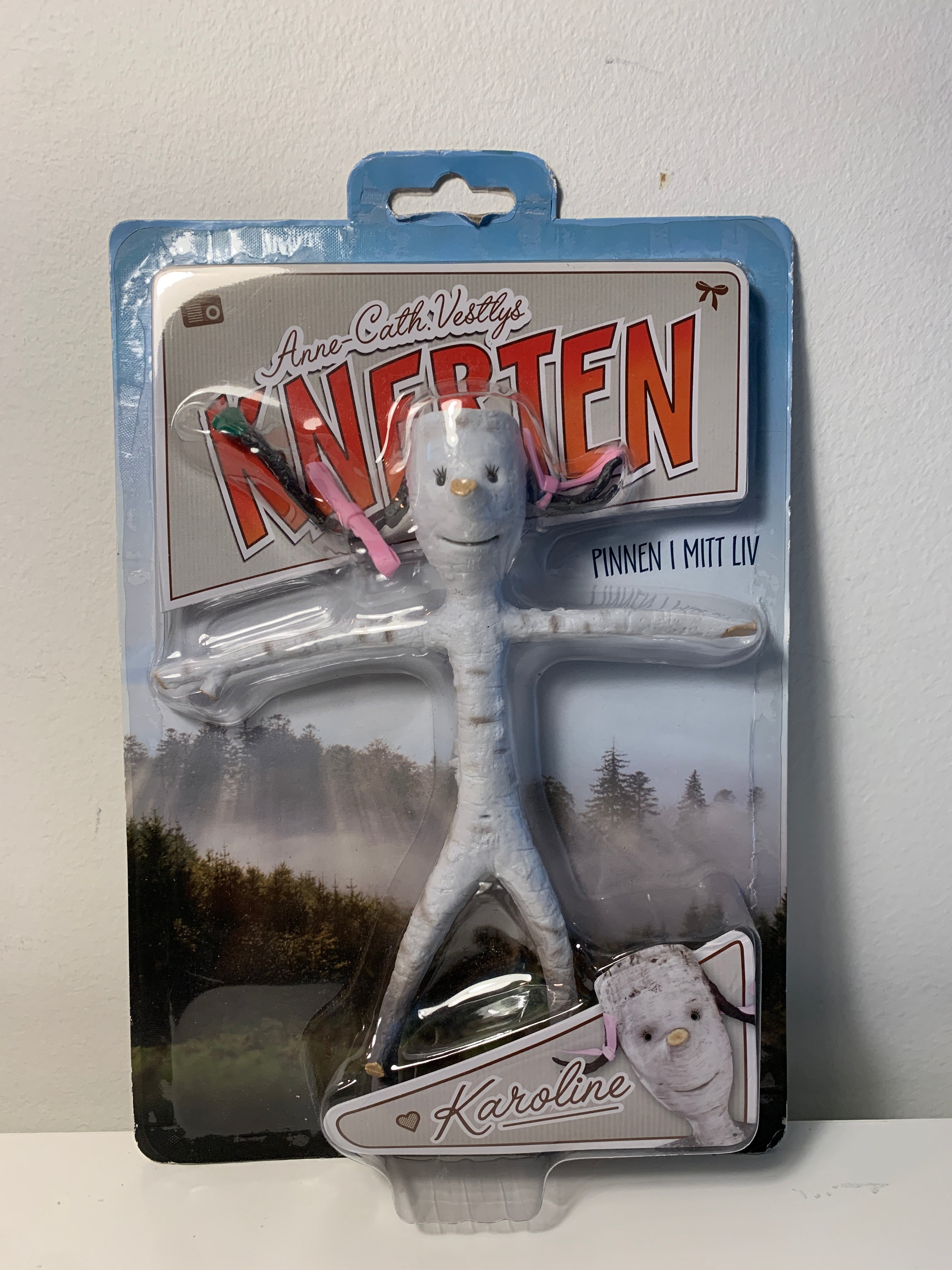 Karoline fra Knerten (uåpnet forpakning)