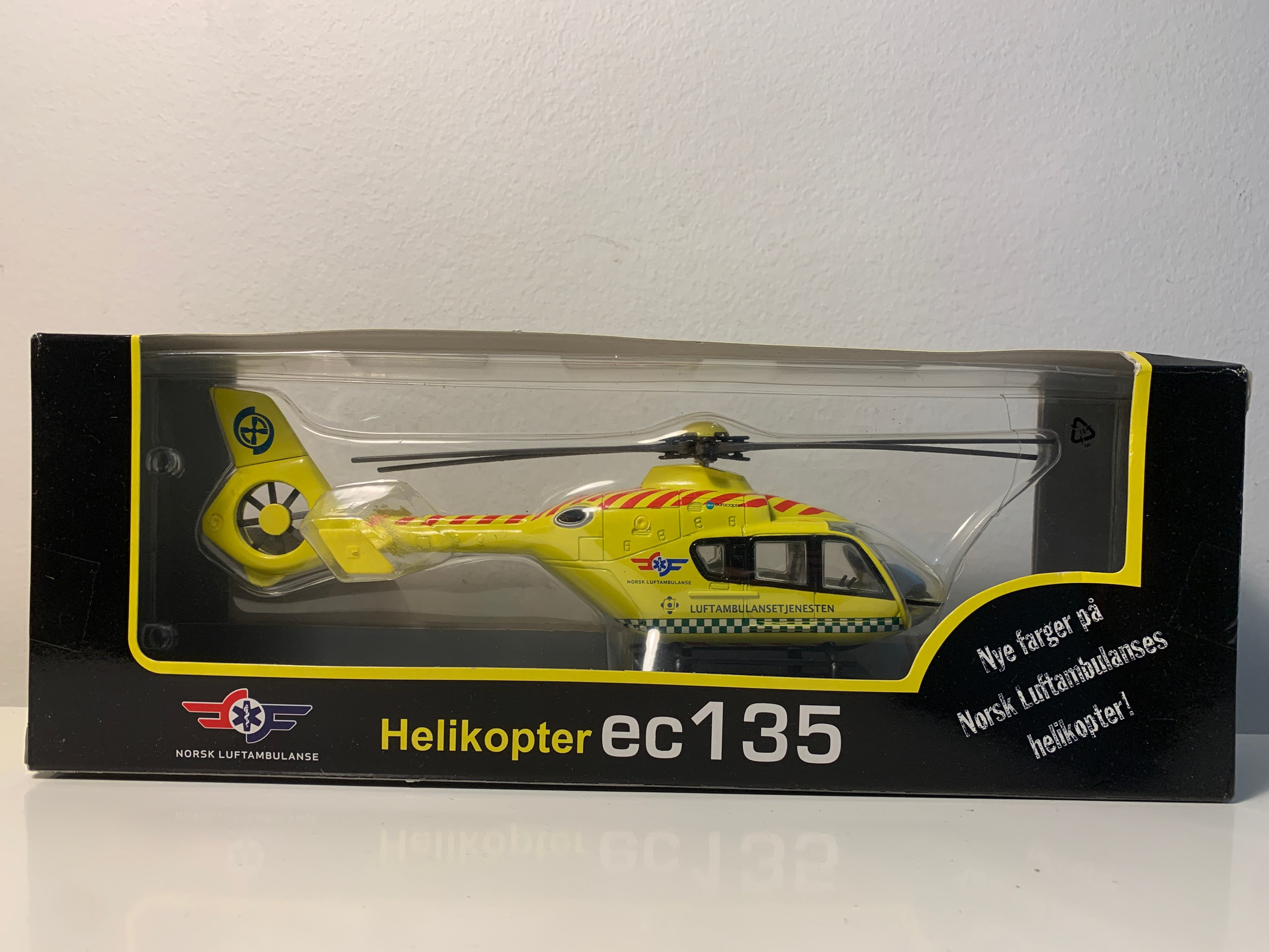 Norsk Luftambulanse EC135 modellhelikopter