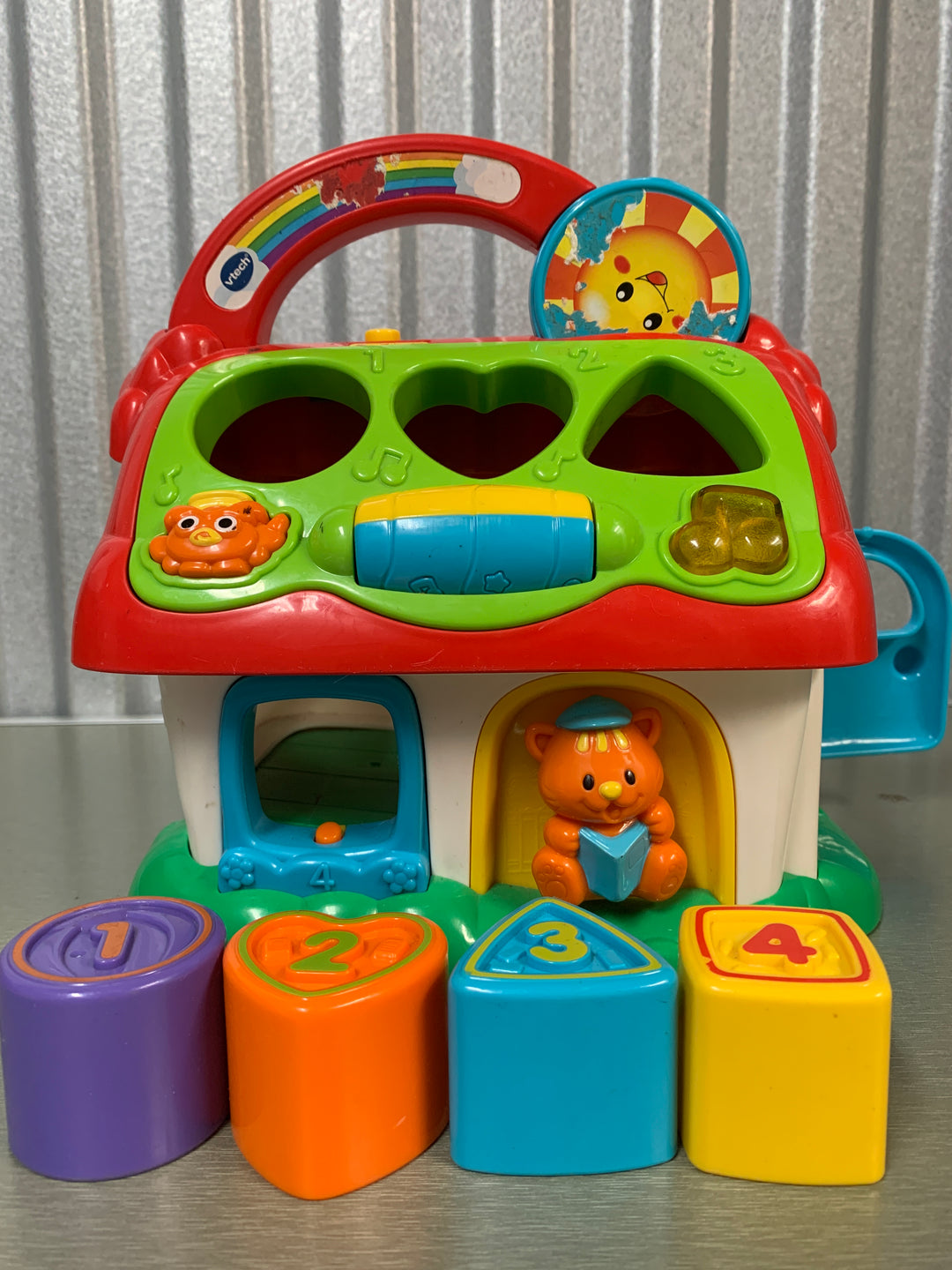 VTech aktivitets- og puttehus med fire formklosser