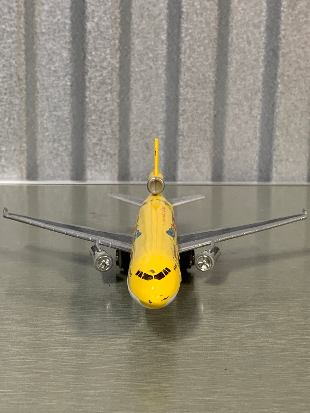 Gult passasjerfly – modellfly i metall/plast