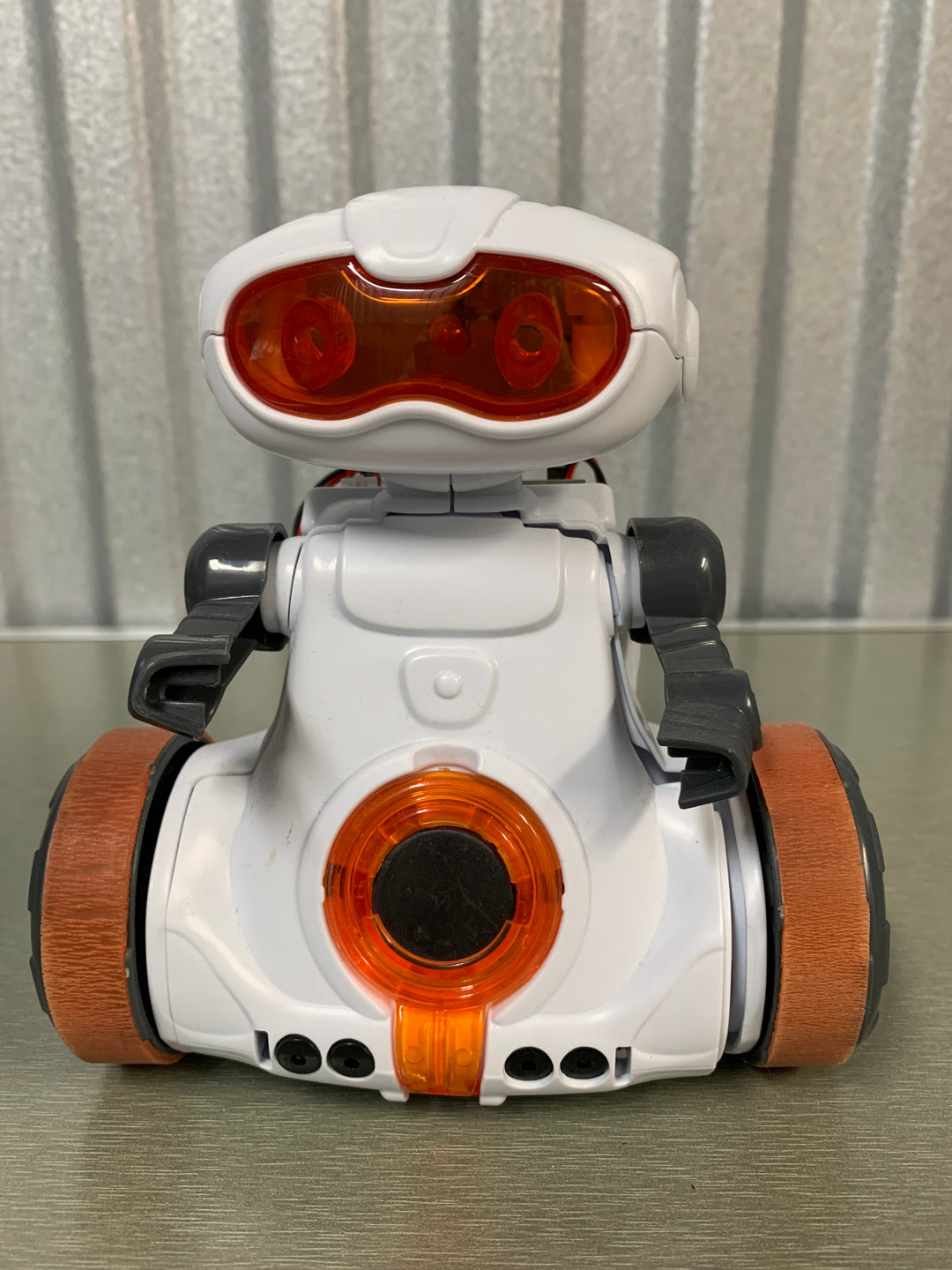 Interaktiv robot på hjul
