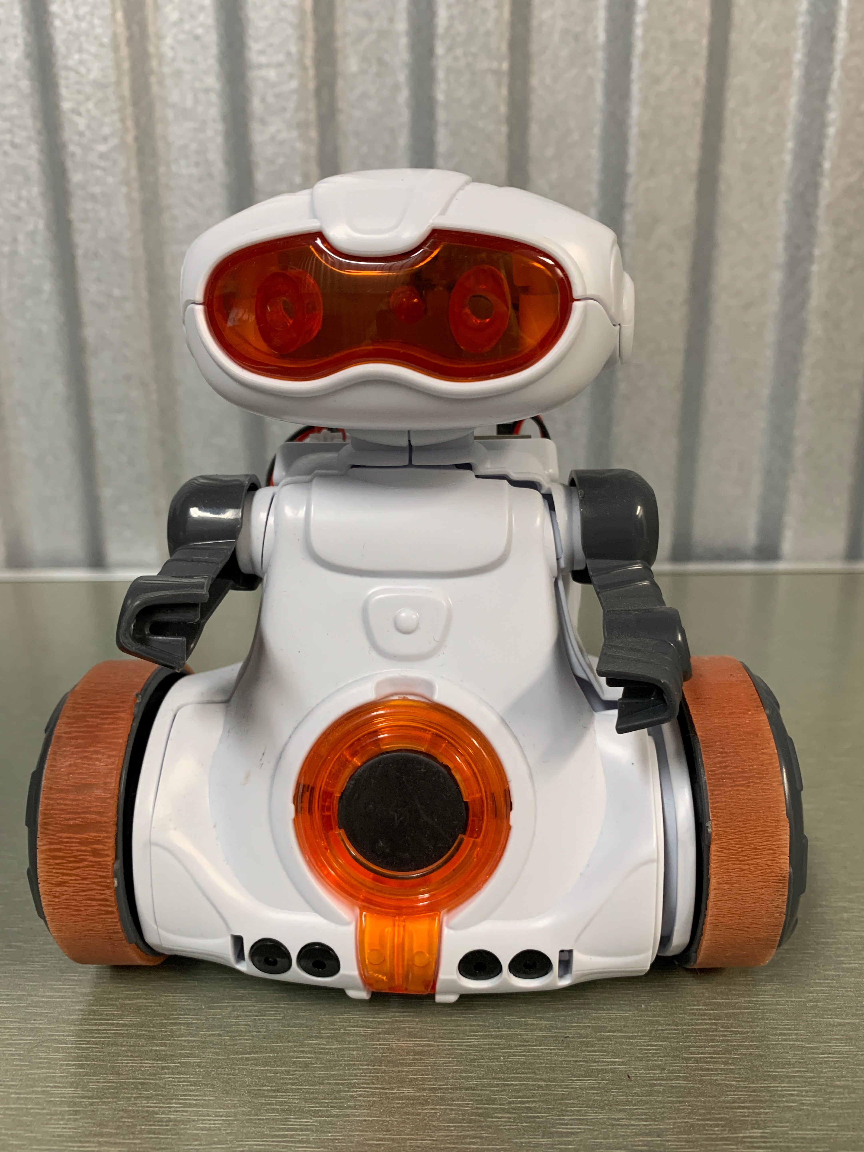 Interaktiv robot på hjul