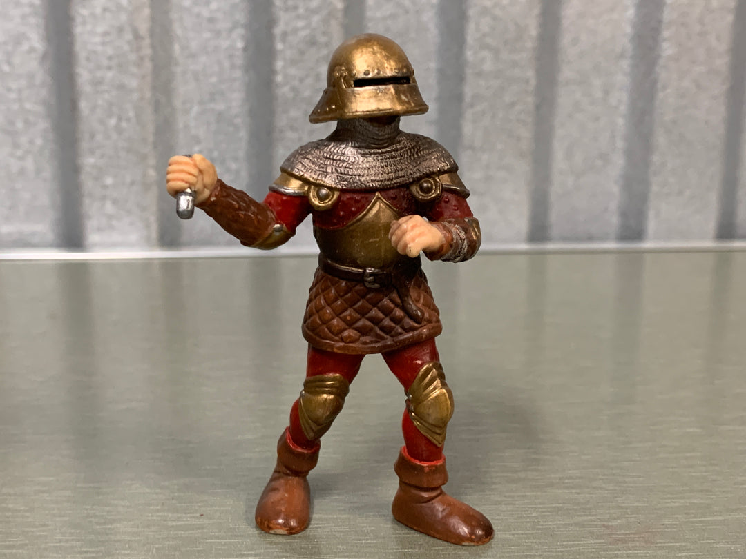 Ridderfigur med rustning og hjelm