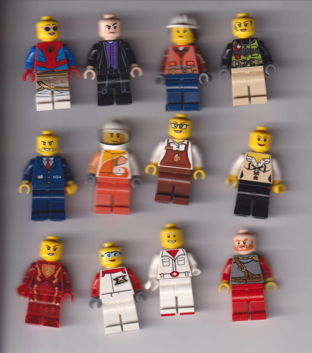 LEGO minifigurer – 12 stk. (City/Town, Spider-Man m.fl.)